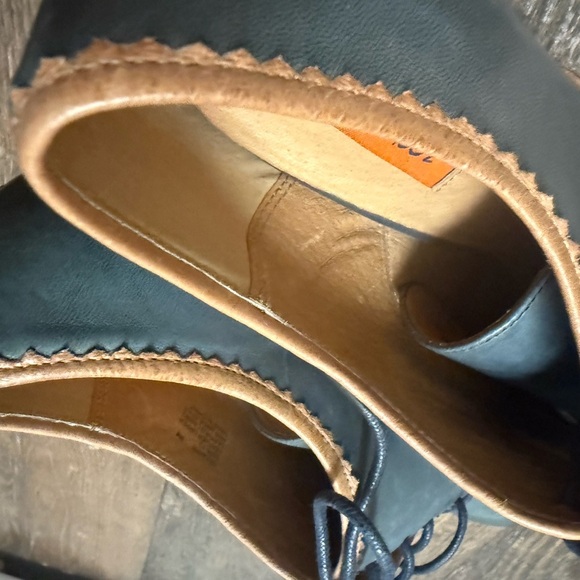 Miz Mooz NWOT size 9M  Blue and Tan Heels very preppy, Victorian, never worn - Picture 13 of 14